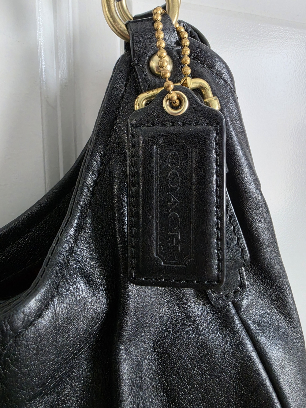 Coach Black Leather Shoulder Bag with Gold Hardware and dust cover like new - Picture 2 of 11